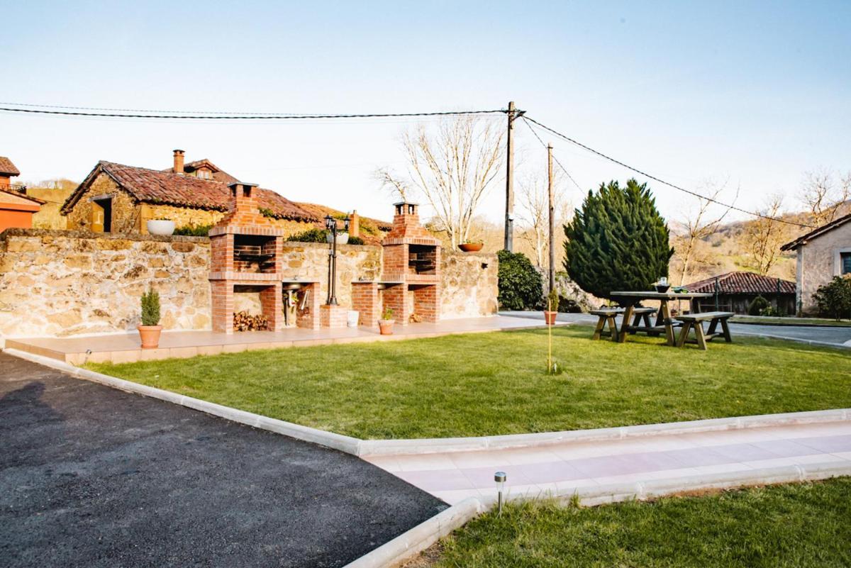 Apartamentos La Cortina Onís Exterior foto